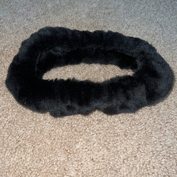 black furry headband - Picture 1 of 1